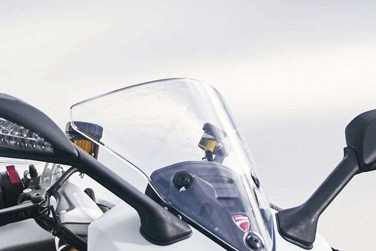 Ducati SuperSport 950 Front Mirror View Ducati SuperSport 950 Front Mirror View