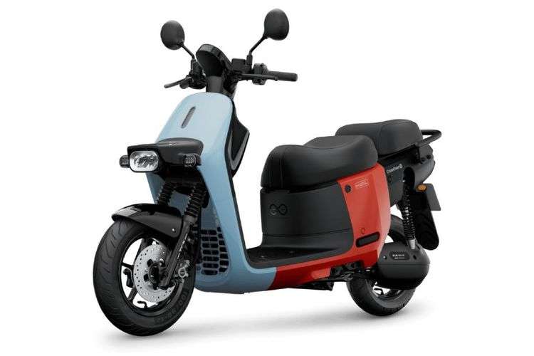 Gogoro Crossover front left side Gogoro Crossover front left side