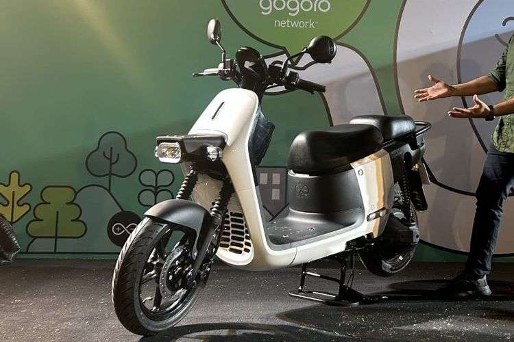 Gogoro Crossover front left side Gogoro Crossover front left side