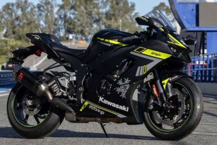 Kawasaki Ninja ZX-10RR Right side Kawasaki Ninja ZX-10RR Right side