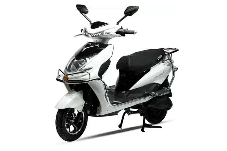 Okaya Classiq Left Front Three Quarter Okaya Classiq Left Front Three Quarter