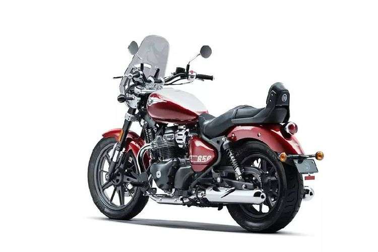 Royal Enfield Super Meteor 650 Left Side Rear View Royal Enfield Super Meteor 650 Left Side Rear View