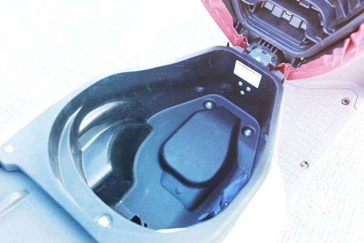 Suzuki Acess 125 Underseat Storage Suzuki Acess 125 Underseat Storage
