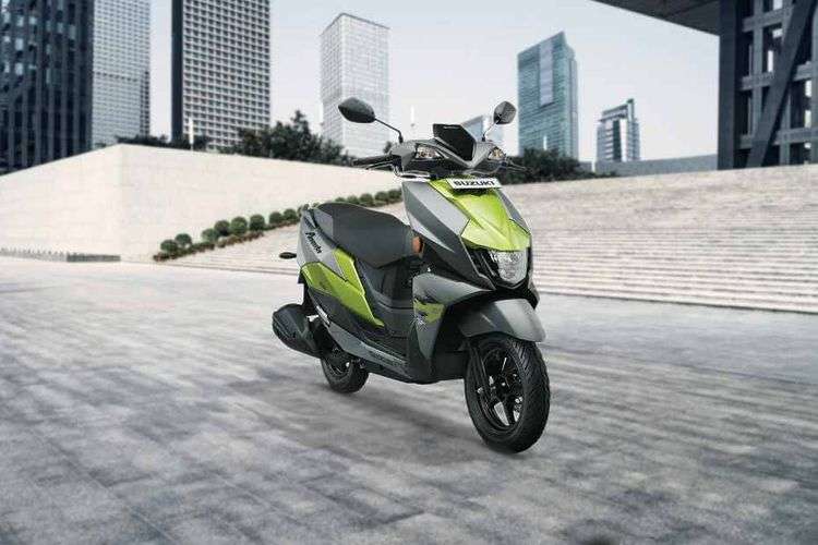 Suzuki Avenis Right Quarter 3 Suzuki Avenis Right Quarter 3