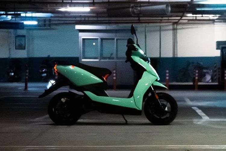 Ather 450S Right Side View Ather 450S Right Side View