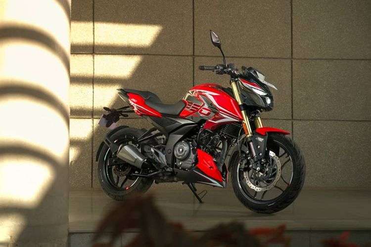 Bajaj Pulsar N250 Front Right Three Quarter Bajaj Pulsar N250 Front Right Three Quarter
