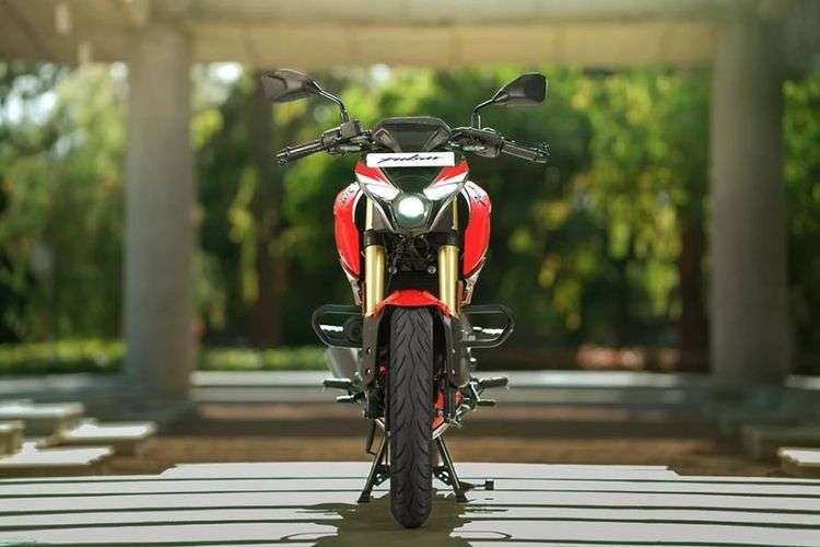 Bajaj Pulsar N250 Front View Bajaj Pulsar N250 Front View