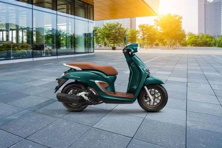 Honda Stylo Right Side View Honda Stylo Right Side View