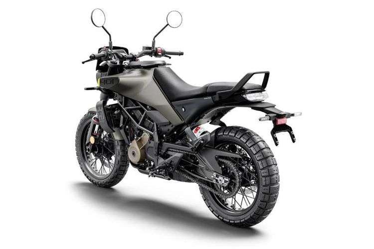 Husqvarna Svartpilen 401 Left Rear Three Quarter Husqvarna Svartpilen 401 Left Rear Three Quarter