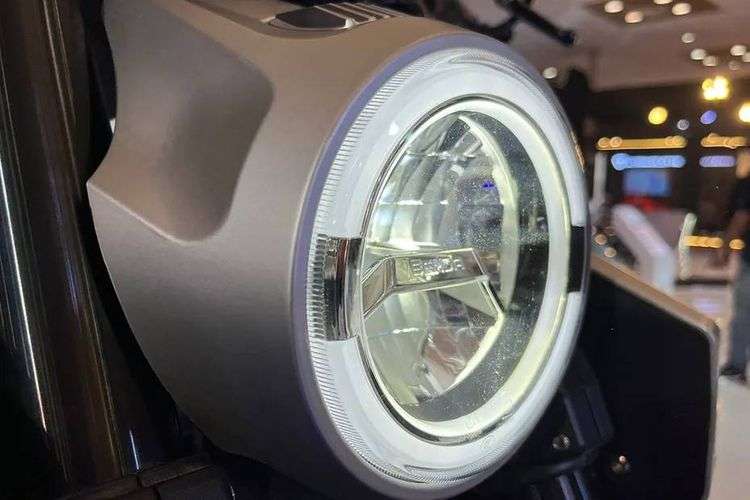 Keeway Benda LFS 700 Headlight Keeway Benda LFS 700 Headlight