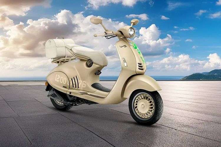 Vespa 946 Dragon right Side View Vespa 946 Dragon right Side View