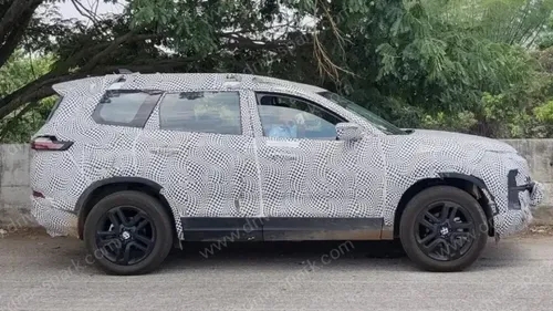 2024 Tata Safari New Spy Shots Show New Headlamp Design & Alloy Wheels 2024 Tata Safari New Spy Shots Show New Headlamp Design & Alloy Wheels