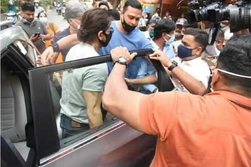 Shahrukh Khan visits jail  in Kia Seltos to meet Aryan Khan