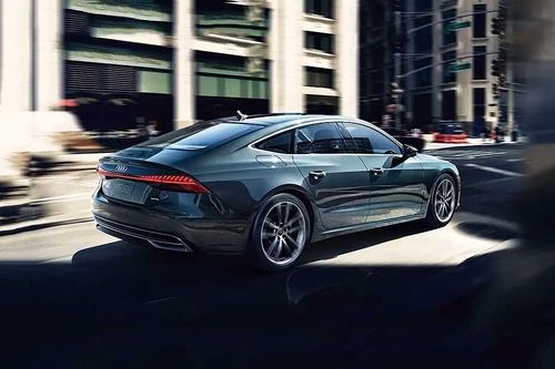 Audi A7 Right Side View