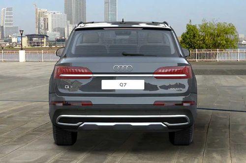 Audi-Q7 Rear View