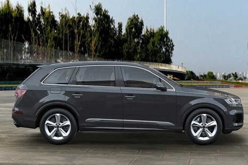 Audi-Q7 Right Side View