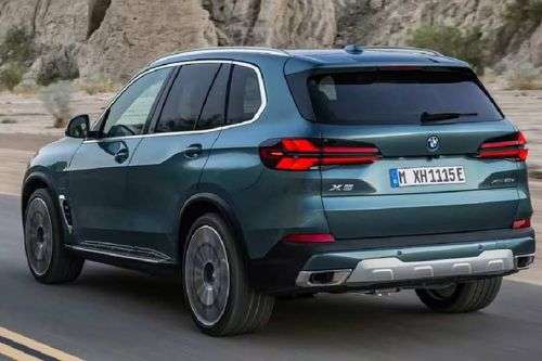 BMW X5 Facelift Left Side Rear View BMW X5 Facelift Left Side Rear View
