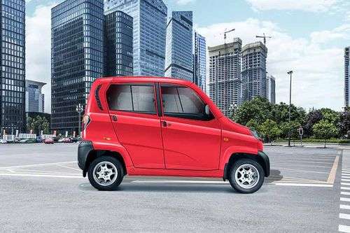 Bajaj Qute RE60 right side view Bajaj Qute RE60 right side view