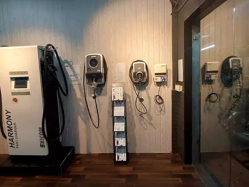 Envo-Sustainer ने स्थायी गतिशीलता को बढ़ावा देने के लिए मुंबई का पहला EV चार्जर स्टोर लॉन्च किया Envo-Sustainer ने स्थायी गतिशीलता को बढ़ावा देने के लिए मुंबई का पहला EV चार्जर स्टोर लॉन्च किया