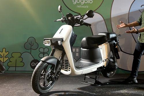 Gogoro Crossover front left side