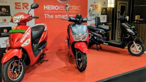 CarBike360 साप्ताहिक रैप-अप | यह इस सप्ताह महत्वपूर्ण है (मार्च 13-18): हुंडई का नया लॉन्च, Citroen C3 की कीमत में बढ़ोतरी, और बड़े ब्रांडों पर छूट CarBike360 साप्ताहिक रैप-अप | यह इस सप्ताह महत्वपूर्ण है (मार्च 13-18): हुंडई का नया लॉन्च, Citroen C3 की कीमत में बढ़ोतरी, और बड़े ब्रांडों पर छूट