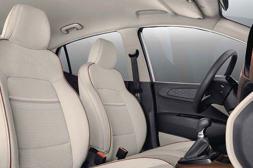 Hyundai_Aura_front-seats