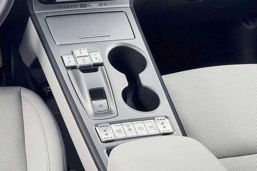 Hyundai Kona Electric 2024 Cup Holders (Front) Hyundai Kona Electric 2024 Cup Holders (Front)
