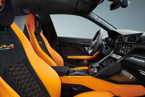 Lamborghini Urus front seats