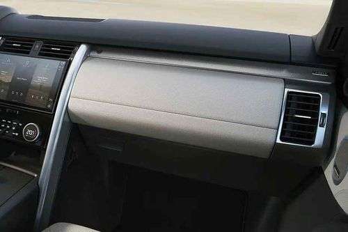 Land Rover Discovery Glove Box (Closed) Land Rover Discovery Glove Box (Closed)