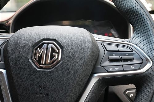 MG-Hector-Plus_steering-right-control