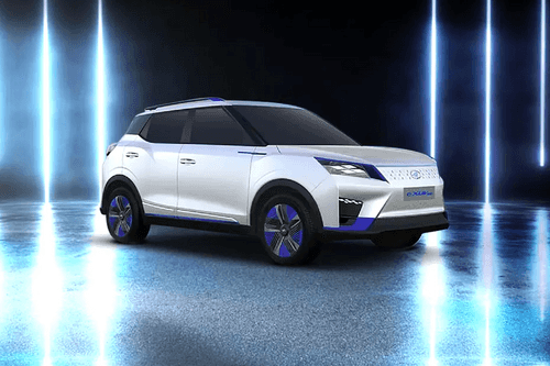 Mahindra XUV300 Electric Right Side Front View Mahindra XUV300 Electric Right Side Front View