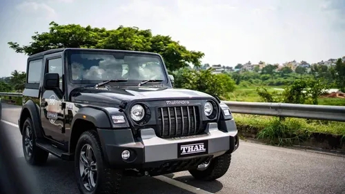 Mahindra Thar 5-डोर इंटीरियर और सीटिंग अरेंजमेंट: नई स्पाई तस्वीरें Mahindra Thar 5-डोर इंटीरियर और सीटिंग अरेंजमेंट: नई स्पाई तस्वीरें