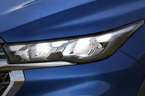 Maruti-Invicto_headlight Maruti-Invicto_headlight