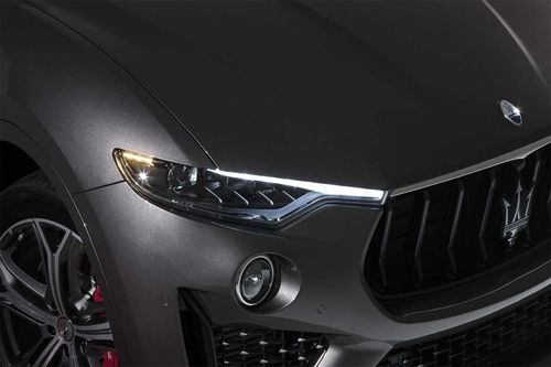 Maserati Levante front lights