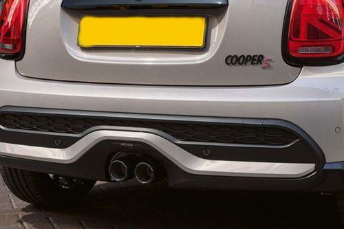 Exhaust end pipes in distinctive piano black.