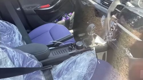 Tata Nexon फेसलिफ्ट के इंटीरियर्स हुए नज़र, टू-स्पोक स्टीयरिंग और पर्पल इंटीरियर्स की हुई पुष्टि Tata Nexon फेसलिफ्ट के इंटीरियर्स हुए नज़र, टू-स्पोक स्टीयरिंग और पर्पल इंटीरियर्स की हुई पुष्टि