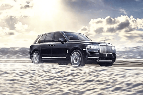 Rolls Royce Cullinan Right Side Front View