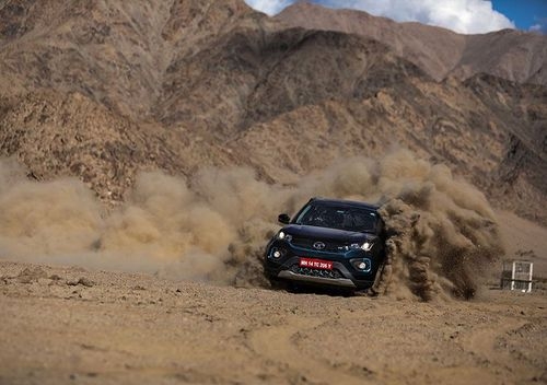 Tata Nexon Becomes first EV to reach Umling La Pass, Entry into India Book of Records Tata Nexon Becomes first EV to reach Umling La Pass, Entry into India Book of Records