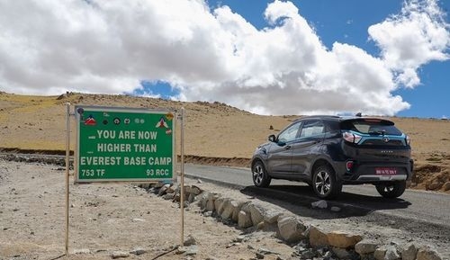 Tata Nexon Becomes first EV to reach Umling La Pass, Entry into India Book of Records Tata Nexon Becomes first EV to reach Umling La Pass, Entry into India Book of Records
