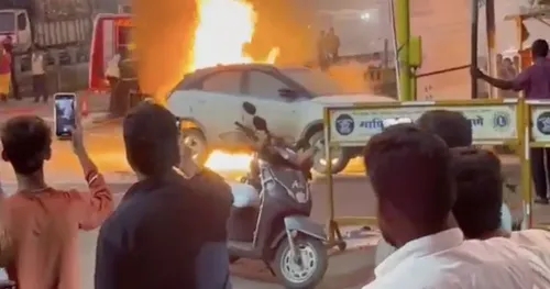 Tata Nexon EV में लगी मुंबई में आग: Tata Motors ने शुरू की जांच