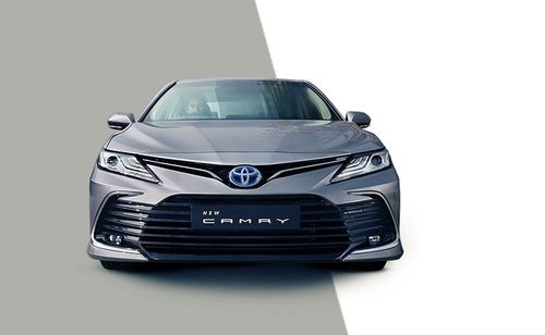 Toyota Camry Facelift Launched in India at Rs. 41.7 lakhs Toyota Camry Facelift Launched in India at Rs. 41.7 lakhs