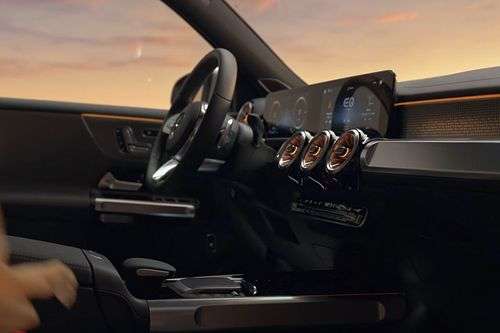 Mercedes-Benz EQB Dashboard Side View Mercedes-Benz EQB Dashboard Side View