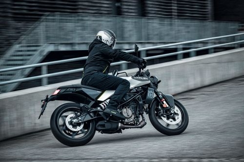 Husqvarna Motorcycles Unveils All-New 2024 Svartpilen 401 and Vitpilen 250: Marvel in Design and Performance