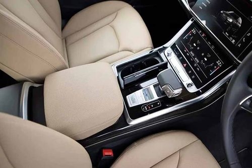 Audi-Q7 Interior Image