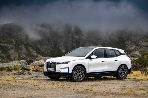 BMW iX Electric SUV Launched In India!