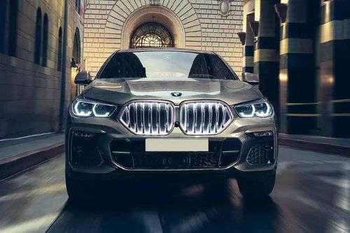 BMW X6 M50i Front View BMW X6 M50i Front View