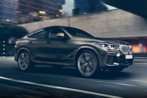 BMW X6 M50i Right Side Front View BMW X6 M50i Right Side Front View