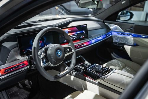 BMW i7 भारत में 1.95 करोड़ रुपये की कीमत पर लॉन्च हुई
