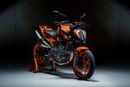 KTM Duke 990 Right Side Front View