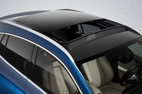 Mercedes-Benz GLA Panoramic Sunroof